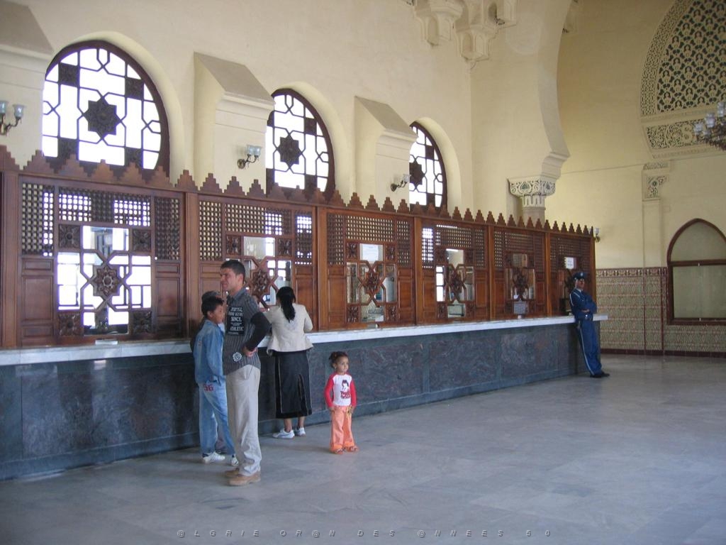 ORAN MAI 2006 C20 LA GARE LES GUICHETS.JPG